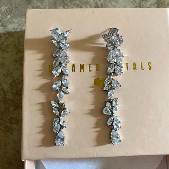 Untamed Petals Promise Crystal Drops Earrings - Picture 3 of 7